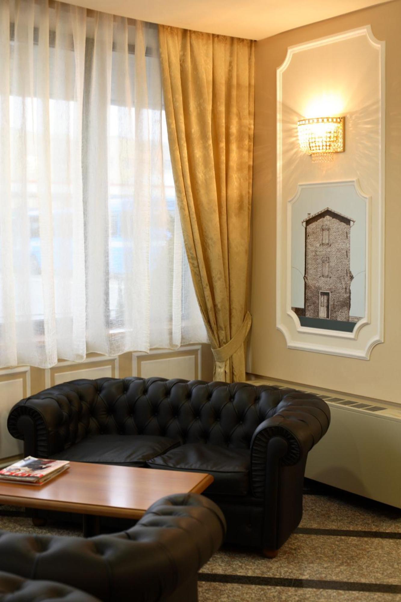 Hotel Alexander Τσεζένα Εξωτερικό φωτογραφία