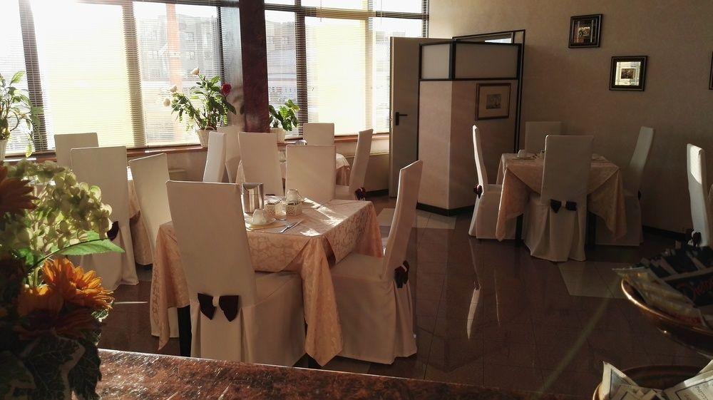 Hotel Alexander Τσεζένα Εξωτερικό φωτογραφία