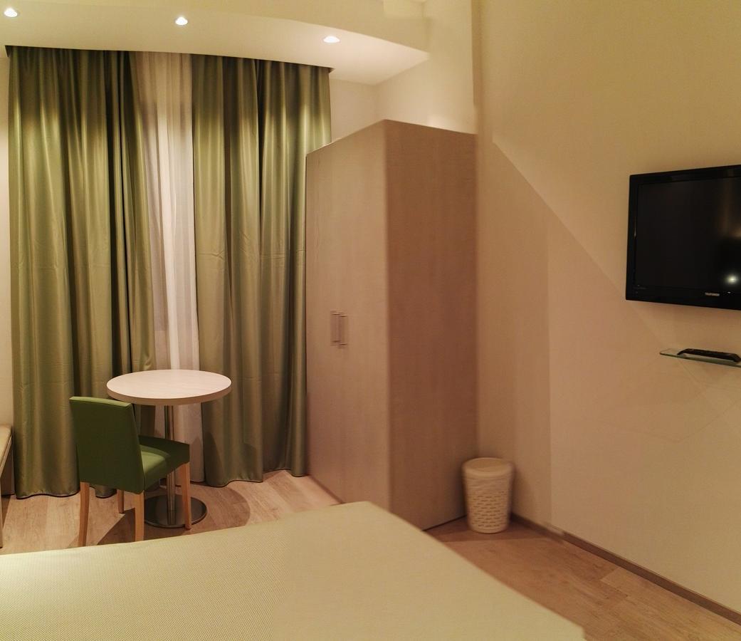 Hotel Alexander Τσεζένα Εξωτερικό φωτογραφία