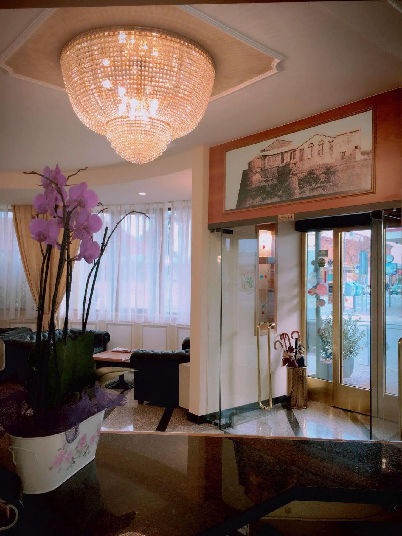 Hotel Alexander Τσεζένα Εξωτερικό φωτογραφία