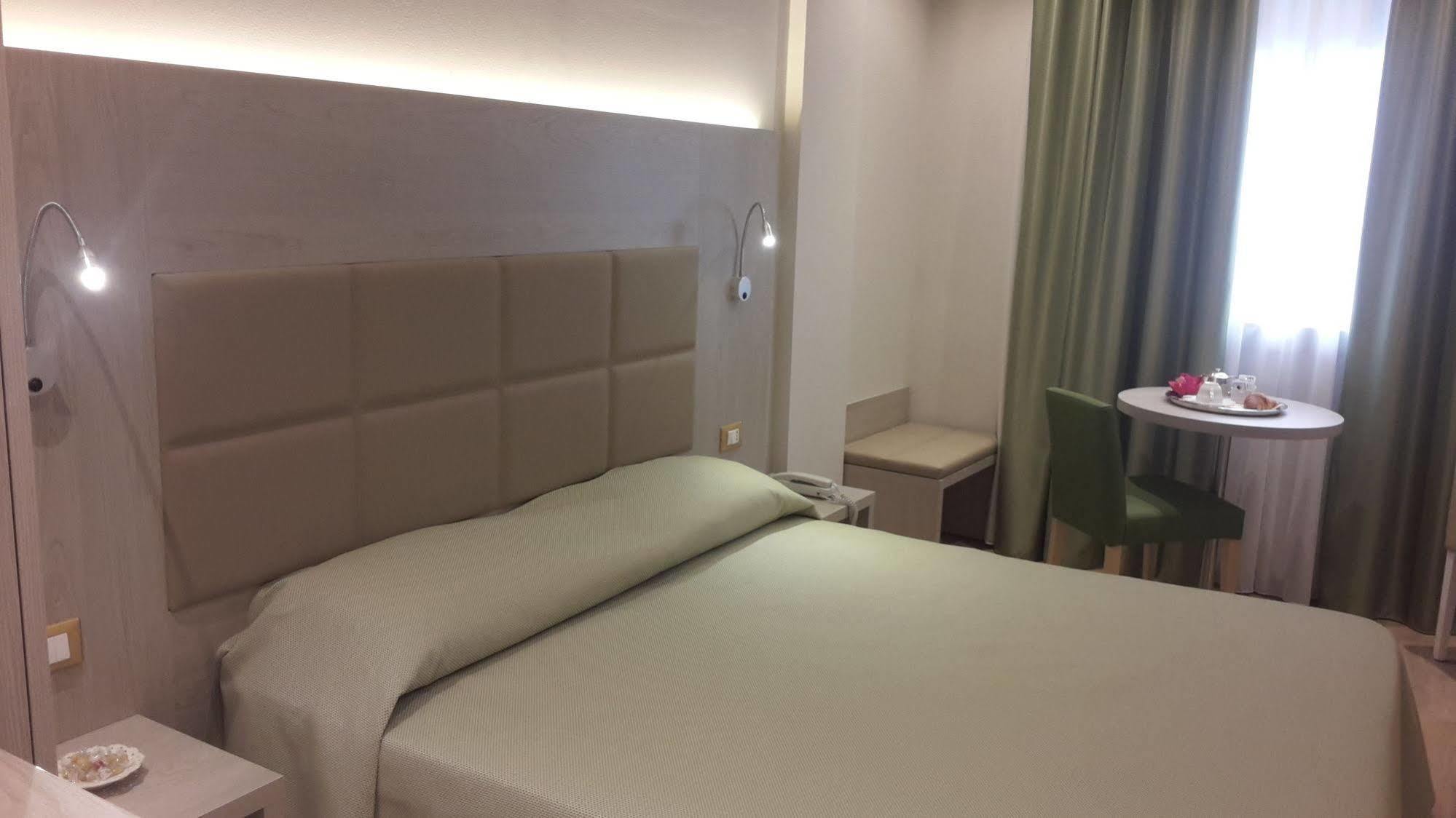 Hotel Alexander Τσεζένα Εξωτερικό φωτογραφία