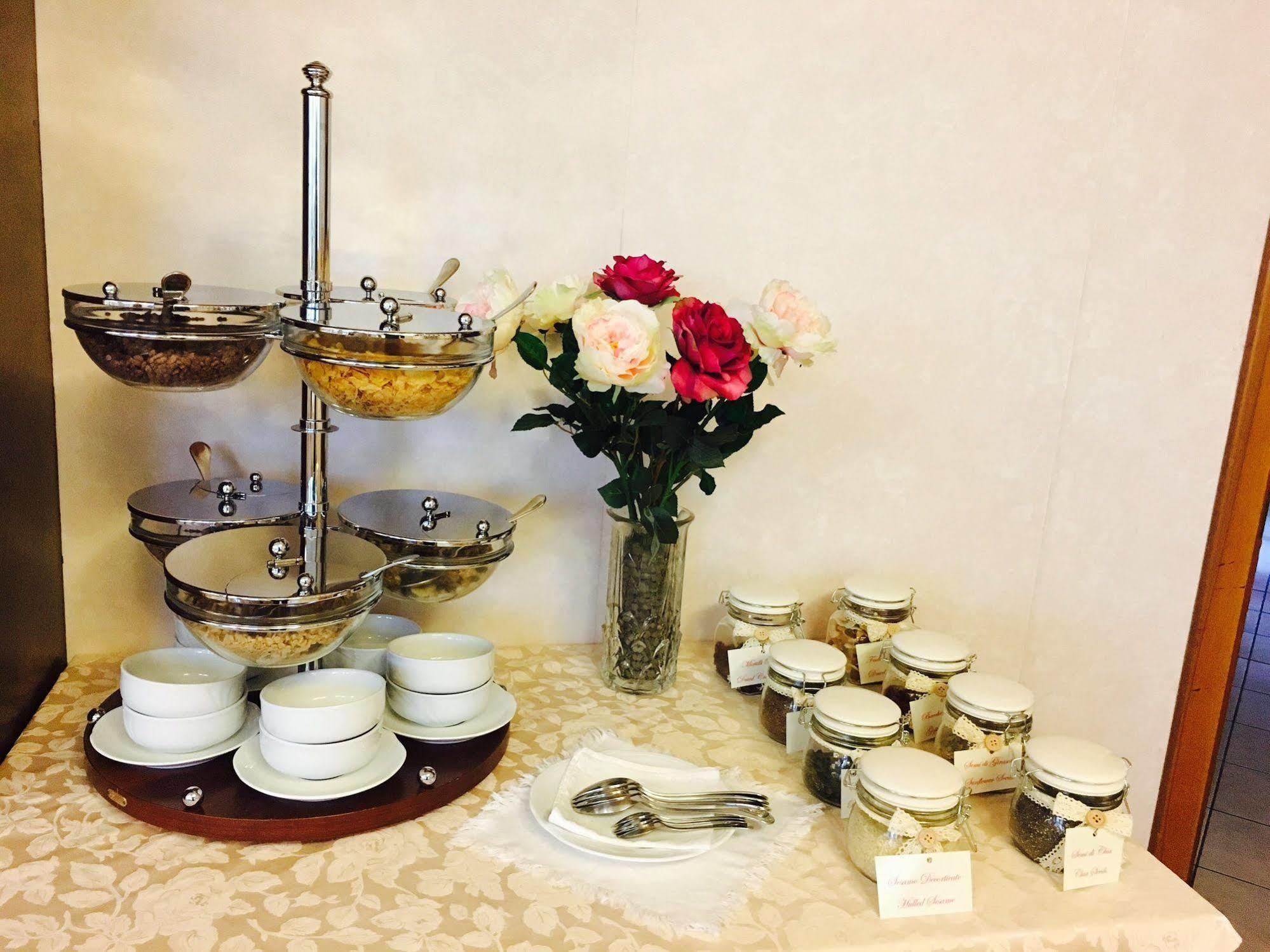 Hotel Alexander Τσεζένα Εξωτερικό φωτογραφία