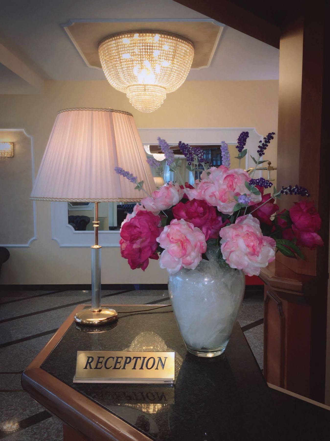 Hotel Alexander Τσεζένα Εξωτερικό φωτογραφία